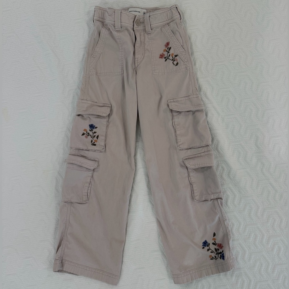 abercrombie kids Beige Cargo Pants with Floral Embroidery 7/8 LONG